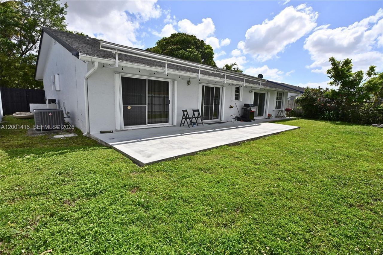 13931 SW 105th St, Miami, FL 33186 Photo
