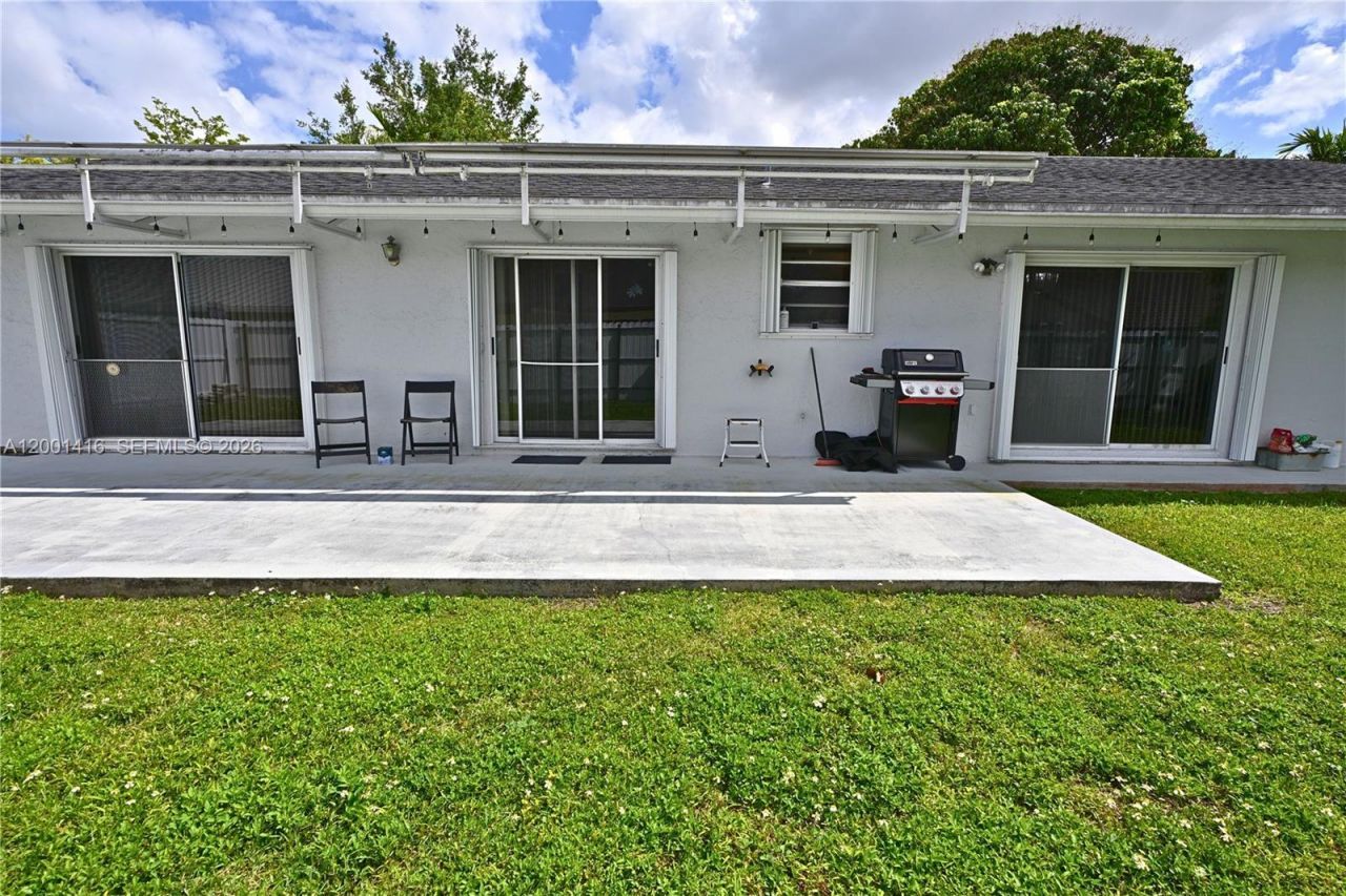 13931 SW 105th St, Miami, FL 33186 Photo