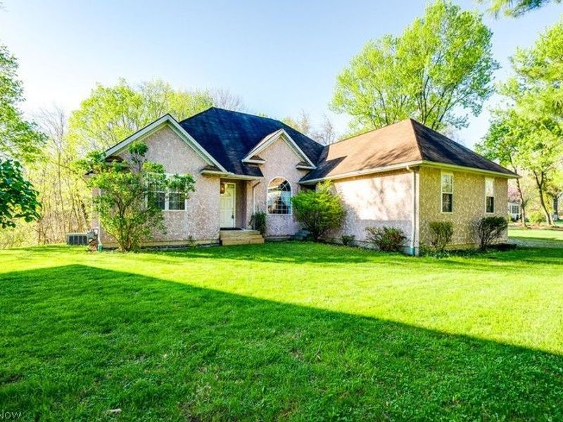 156 Penrose Court, Elyria, OH 44035 Photo 2