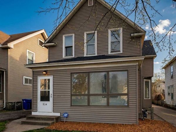 934 Arkwright Street , Saint Paul, MN 55130