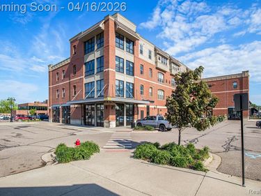 134 N Leroy Street, Fenton, MI 48430