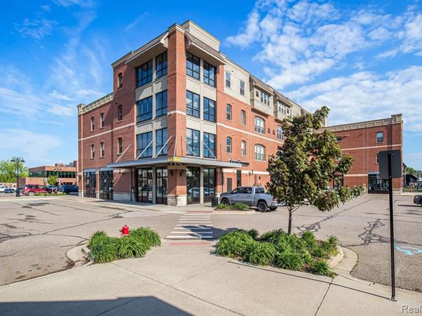 134 N Leroy Street, Fenton, MI 48430