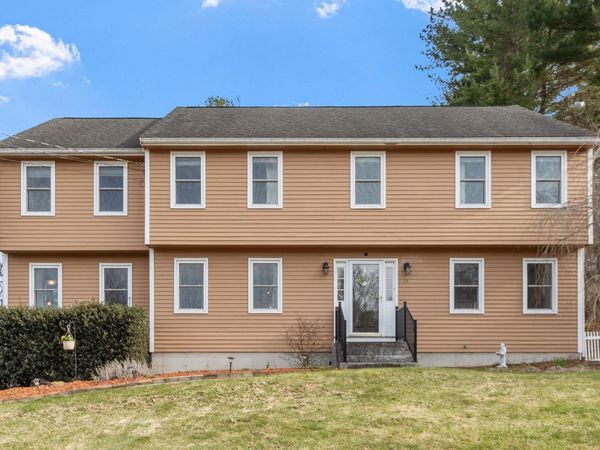 17 Bicentennial Drive, Nashua, NH 03062