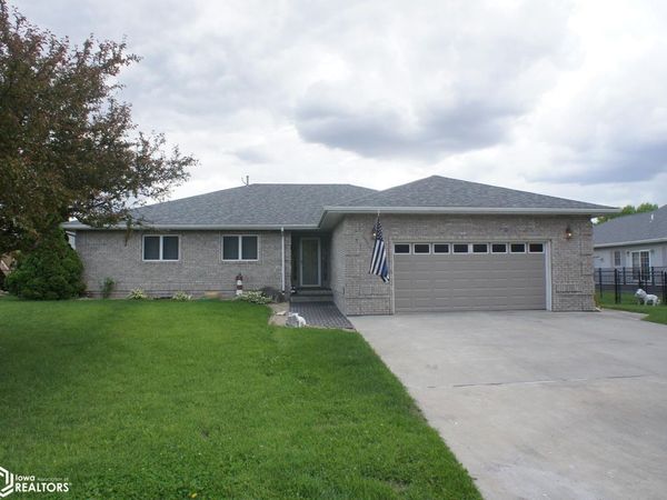 902 Fair Meadow Drive, Webster City, IA 50595