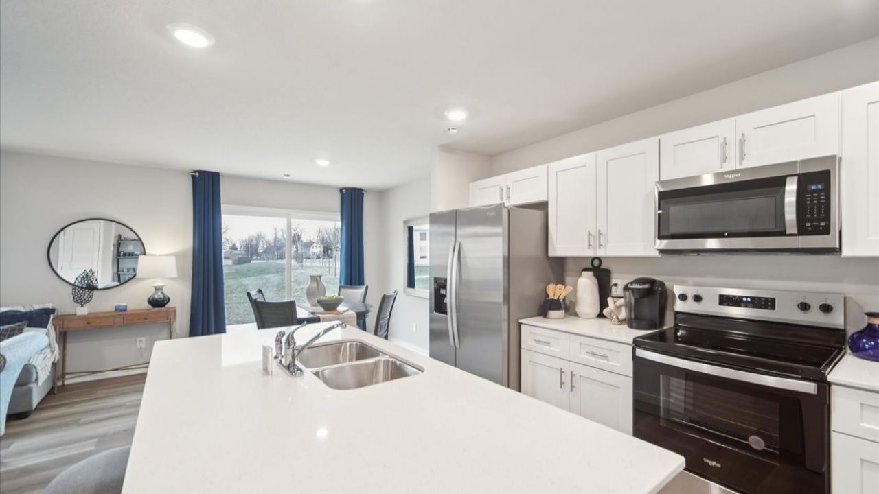 9427 Lovegrass Drive Sw, Cedar Rapids, IA 52404 Main Photo