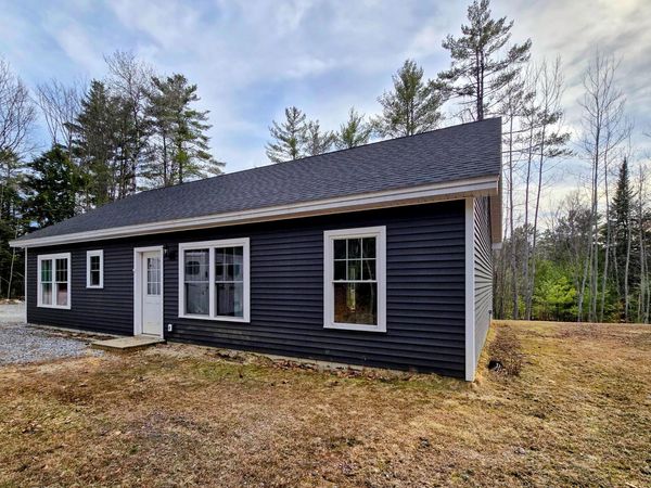 976 Park Street, Paris, ME 04281
