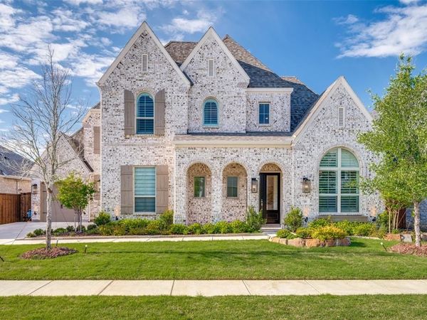 616 Saddle Crest Drive, Aubrey, TX 76227