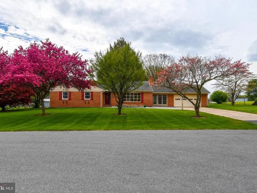 17527 Woodlawn Drive, Hagerstown, MD 21740 Main Photo