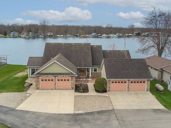 56 E Sunny Acres S. Street, Rome City, IN 46784