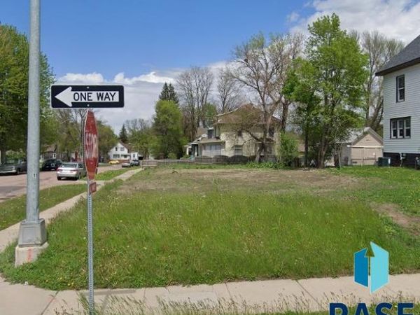 924 W 10th St, Sioux Falls, SD 57104