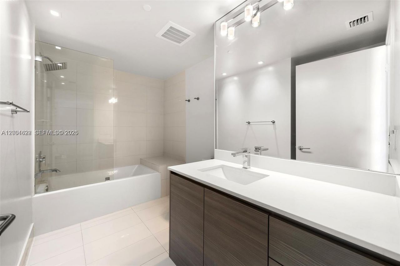 460 NE 28th St, Unit 2707, Miami, FL 33137 Photo