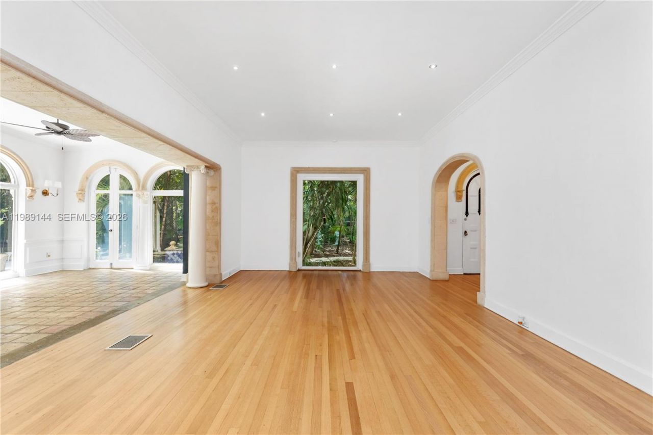 3685 Royal Palm Ave, Miami, FL 33133 Photo