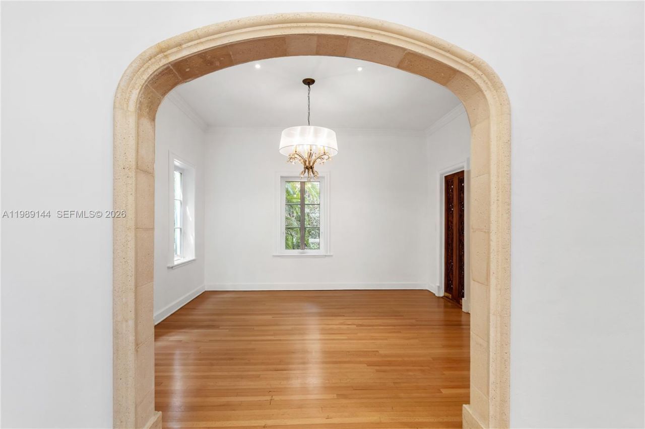 3685 Royal Palm Ave, Miami, FL 33133 Photo