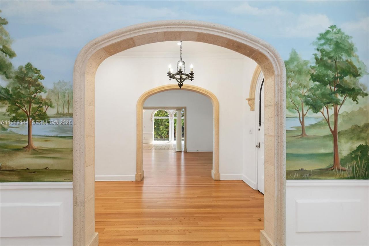 3685 Royal Palm Ave, Miami, FL 33133 Photo