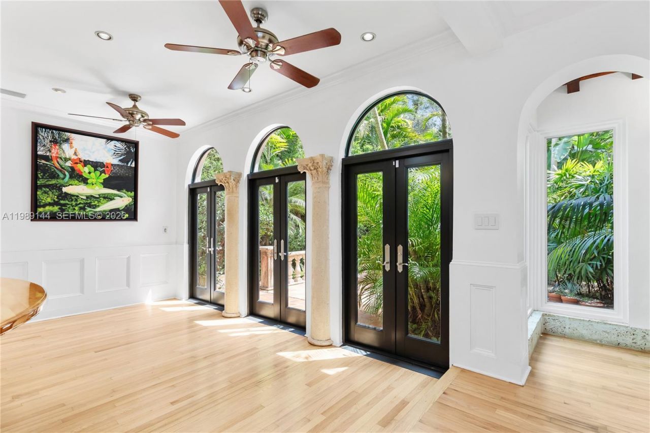 3685 Royal Palm Ave, Miami, FL 33133 Photo