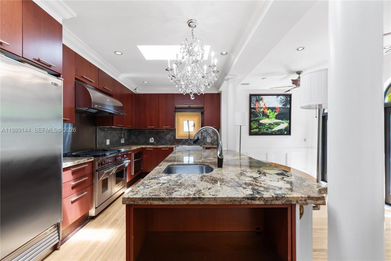 3685 Royal Palm Ave, Miami, FL 33133 Photo