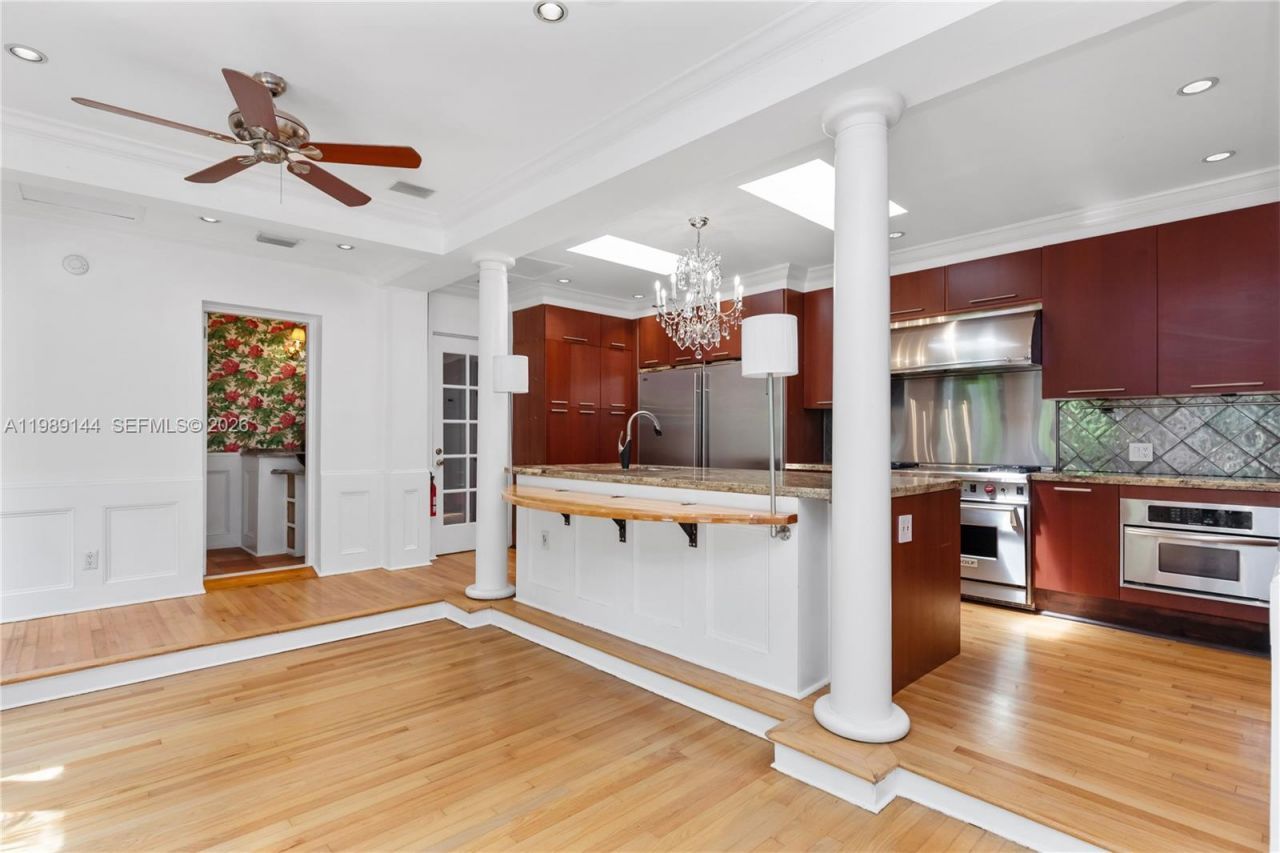 3685 Royal Palm Ave, Miami, FL 33133 Photo