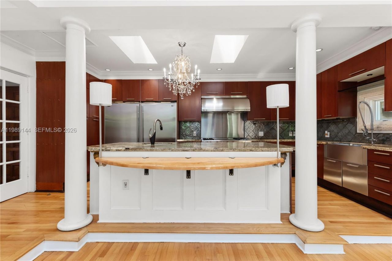 3685 Royal Palm Ave, Miami, FL 33133 Photo