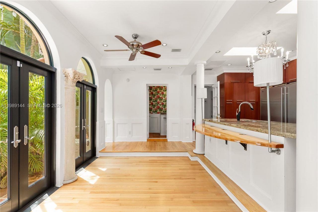 3685 Royal Palm Ave, Miami, FL 33133 Photo