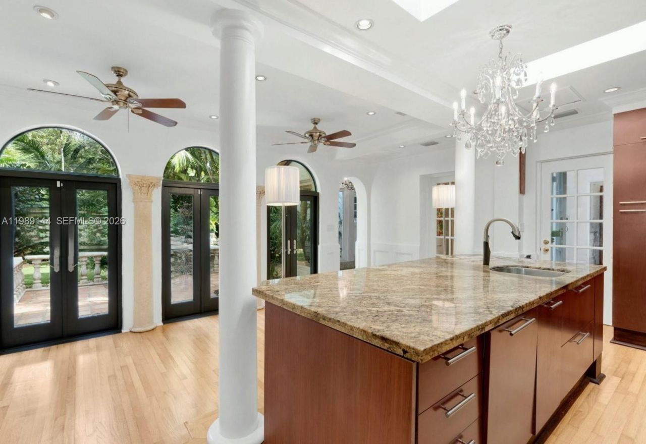 3685 Royal Palm Ave, Miami, FL 33133 Photo