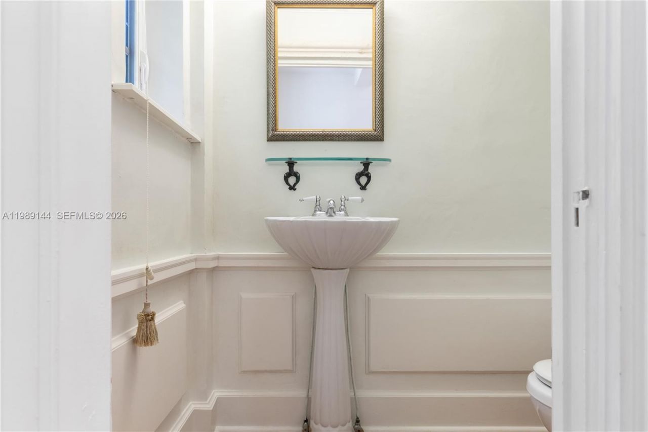 3685 Royal Palm Ave, Miami, FL 33133 Photo