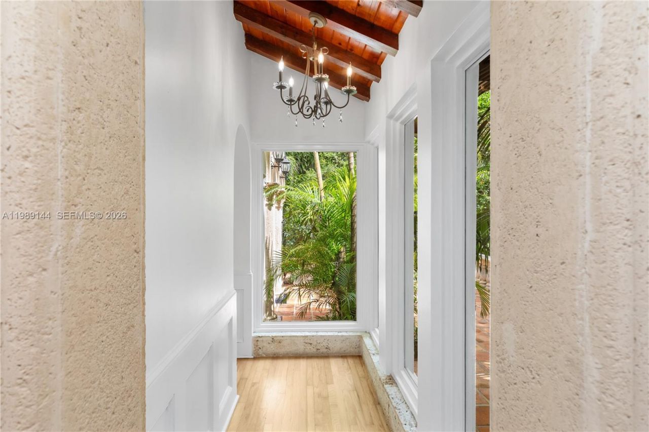 3685 Royal Palm Ave, Miami, FL 33133 Photo