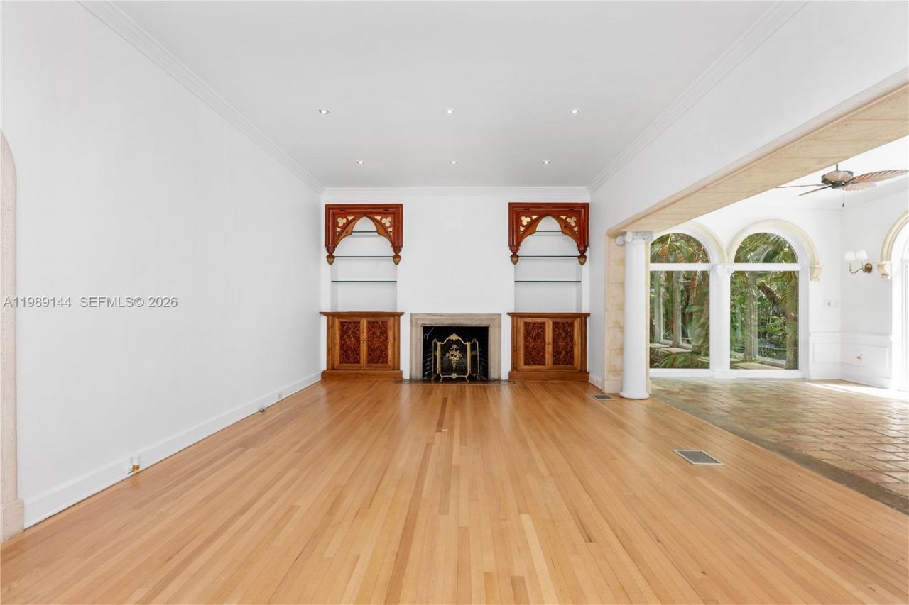 3685 Royal Palm Ave, Miami, FL 33133 Photo