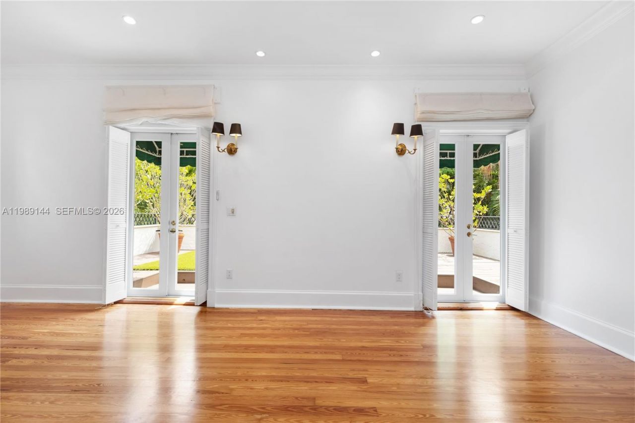 3685 Royal Palm Ave, Miami, FL 33133 Photo