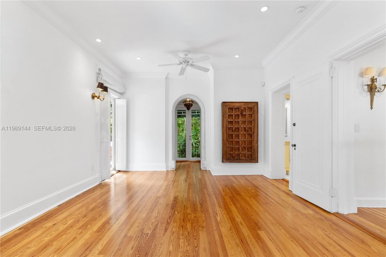 3685 Royal Palm Ave, Miami, FL 33133 Photo