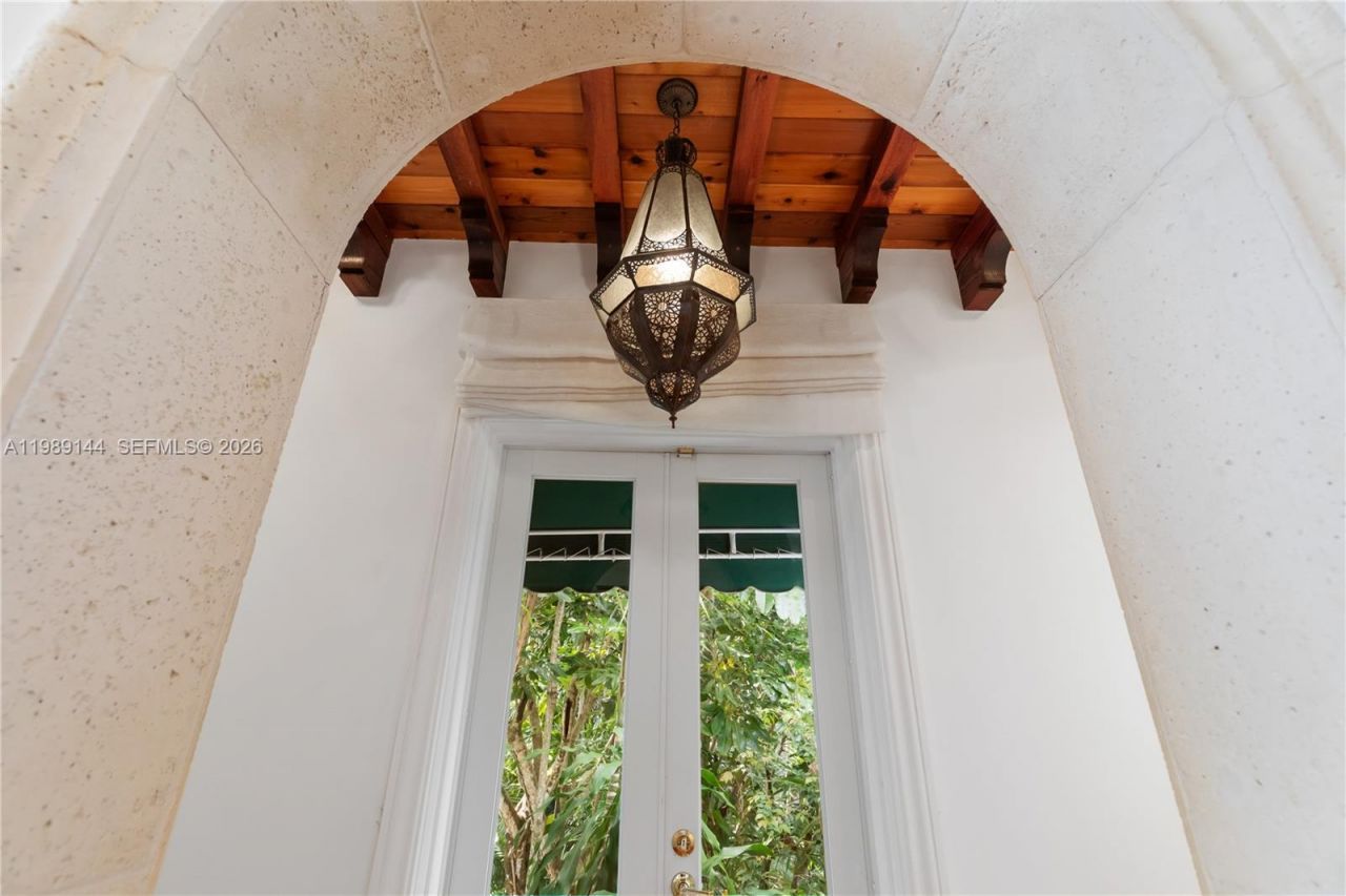 3685 Royal Palm Ave, Miami, FL 33133 Photo