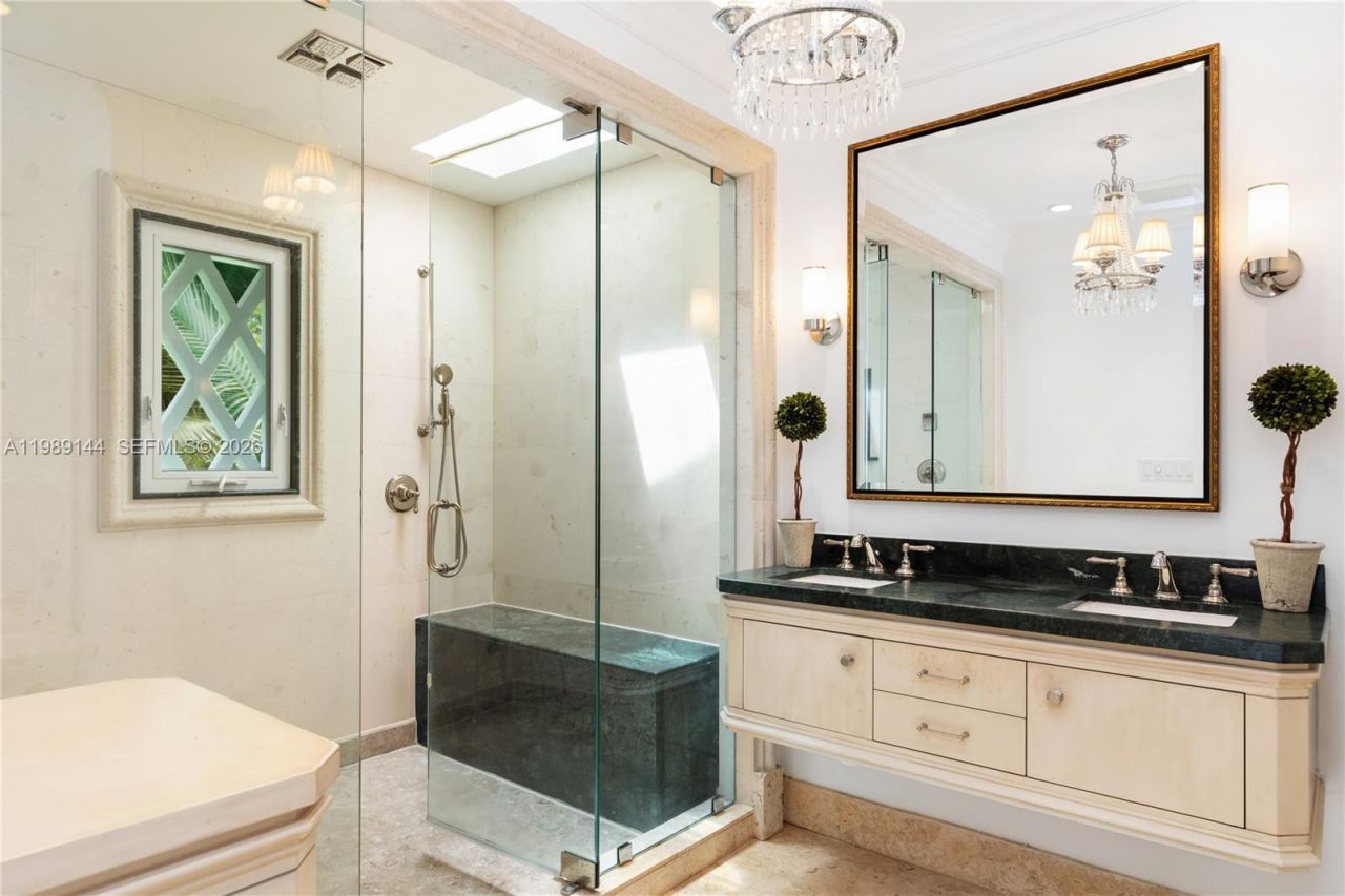 3685 Royal Palm Ave, Miami, FL 33133 Photo