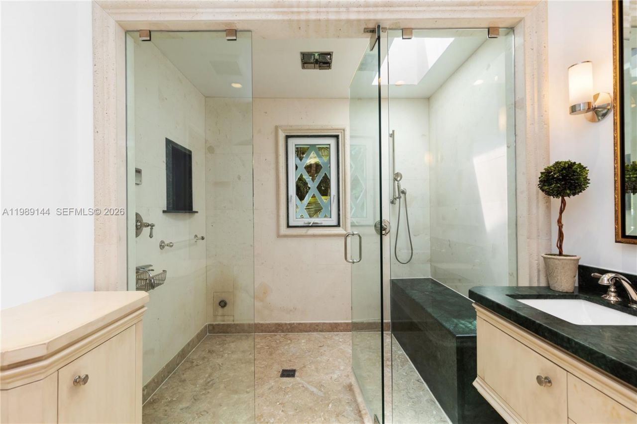 3685 Royal Palm Ave, Miami, FL 33133 Photo