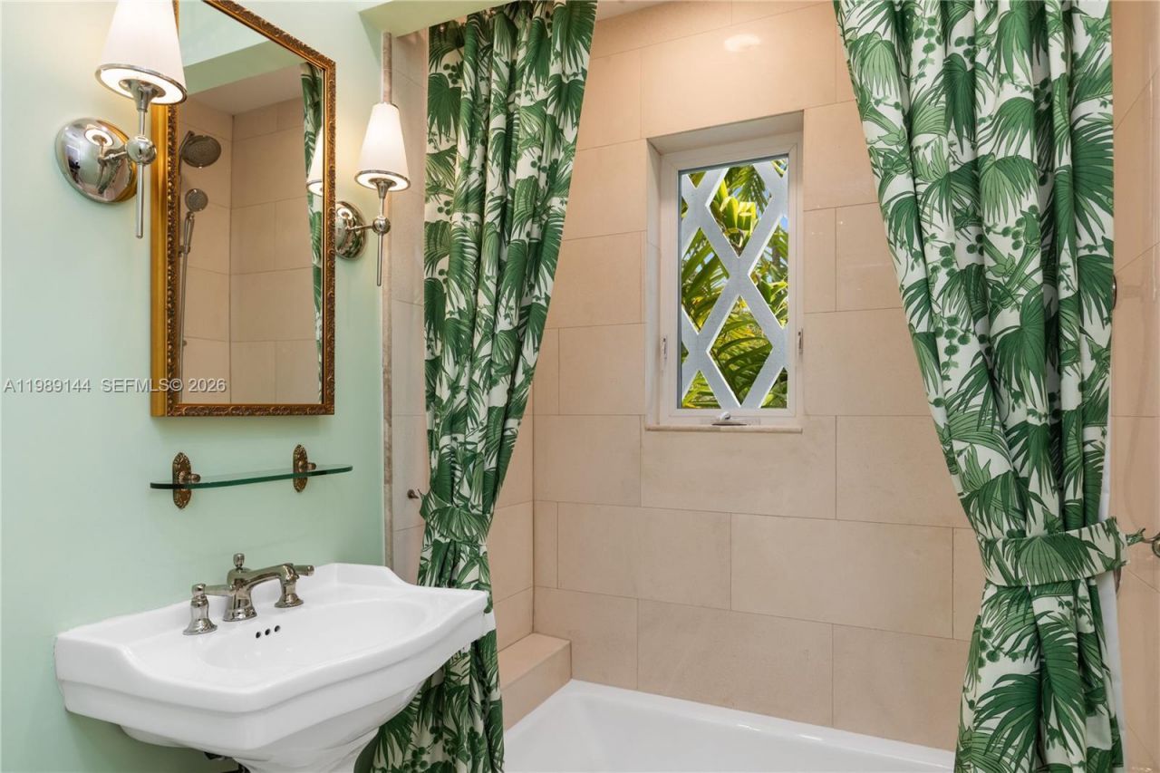 3685 Royal Palm Ave, Miami, FL 33133 Photo