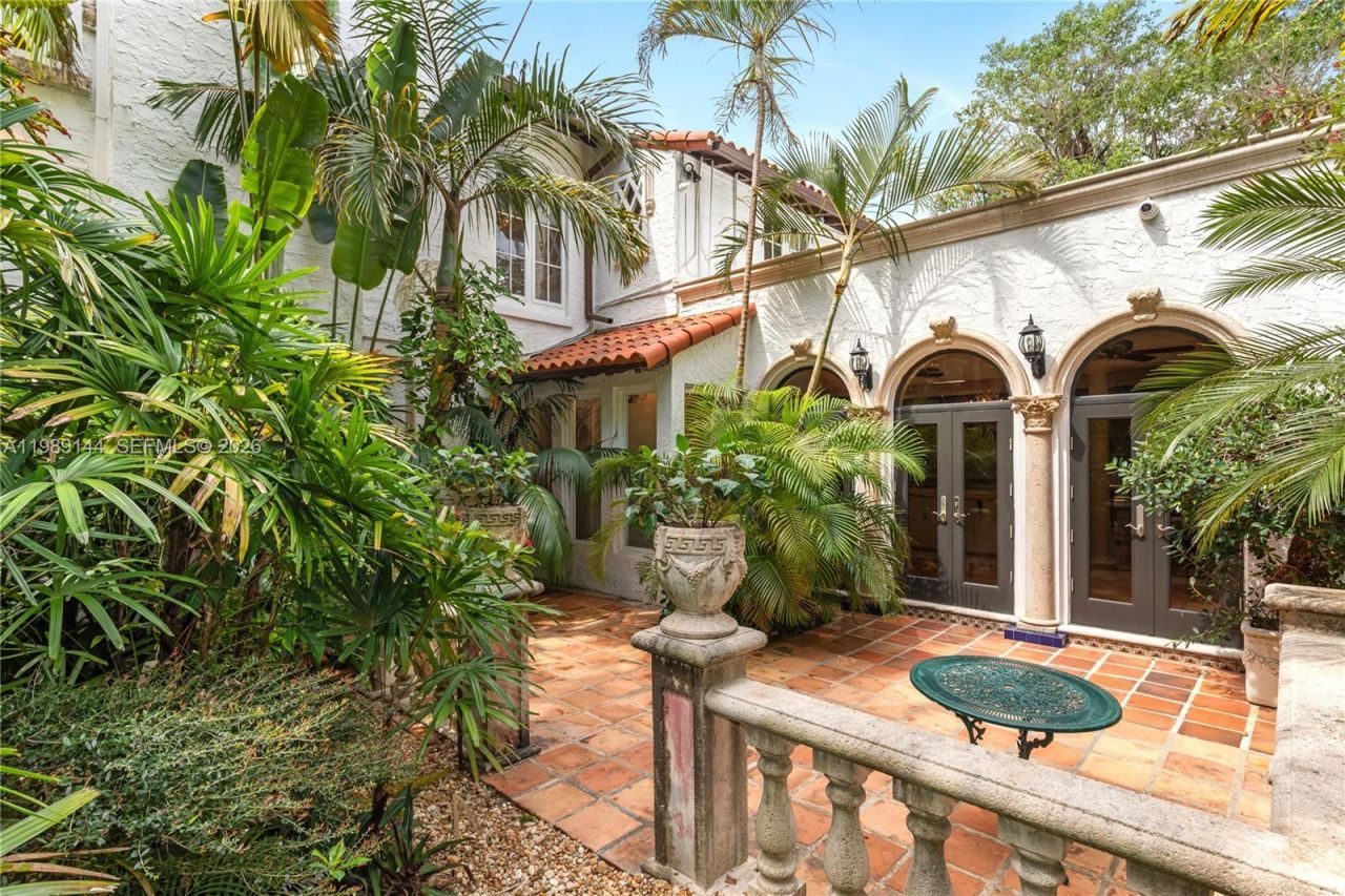 3685 Royal Palm Ave, Miami, FL 33133 Photo