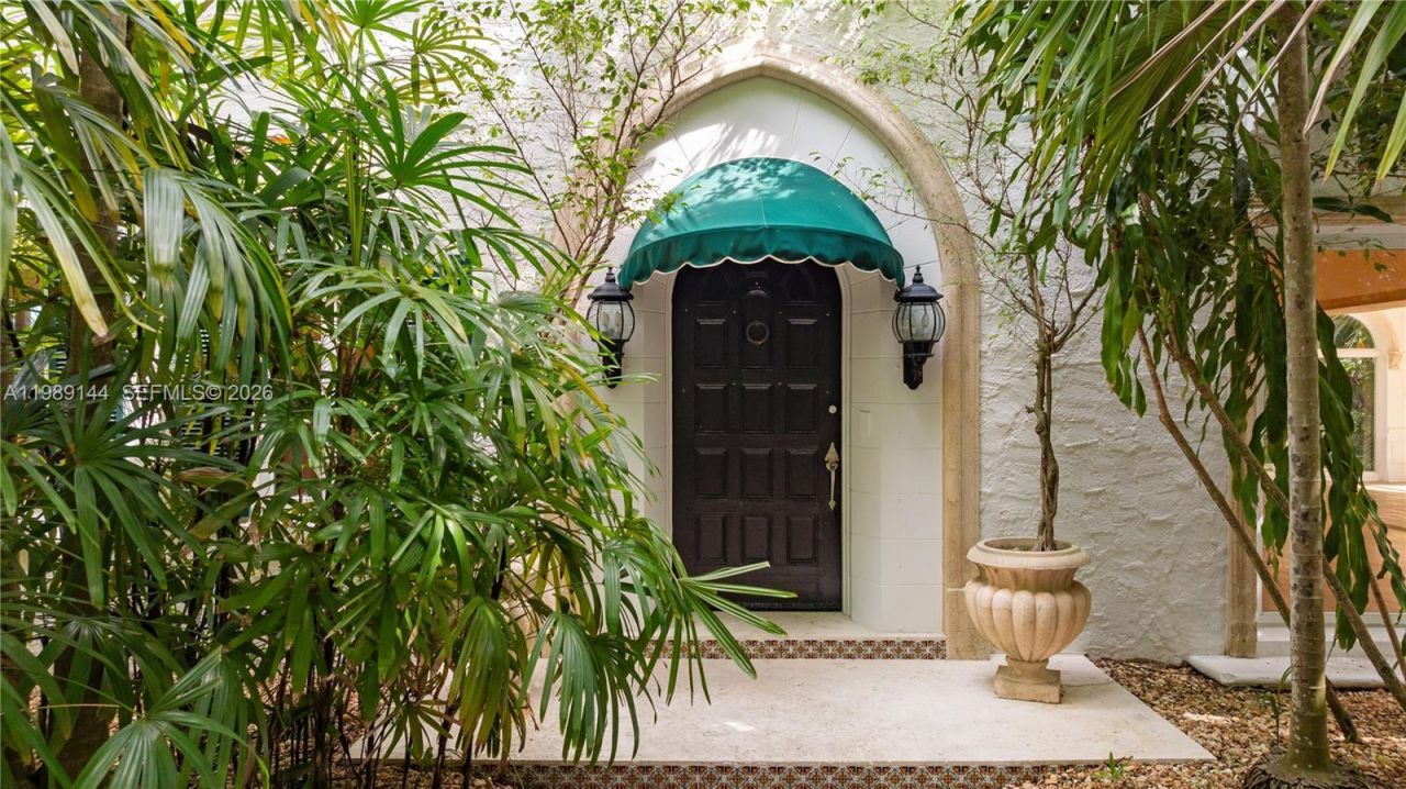 3685 Royal Palm Ave, Miami, FL 33133 Photo