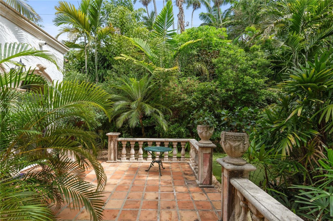 3685 Royal Palm Ave, Miami, FL 33133 Photo