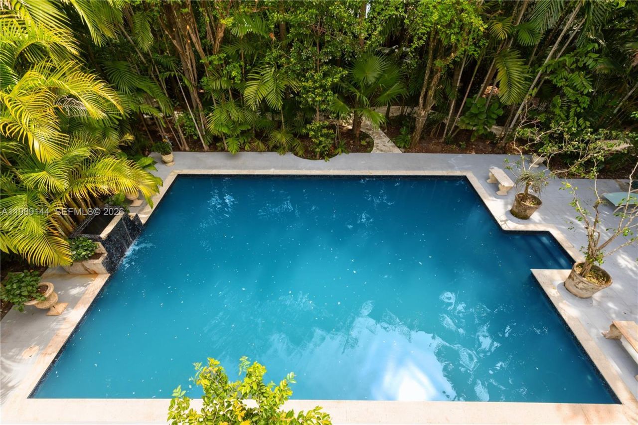 3685 Royal Palm Ave, Miami, FL 33133 Photo