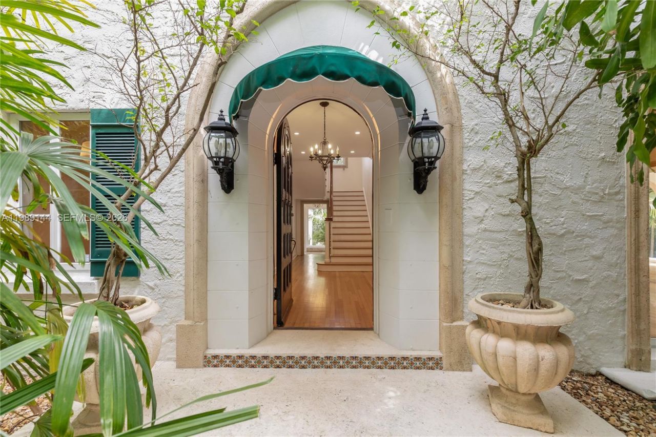 3685 Royal Palm Ave, Miami, FL 33133 Photo