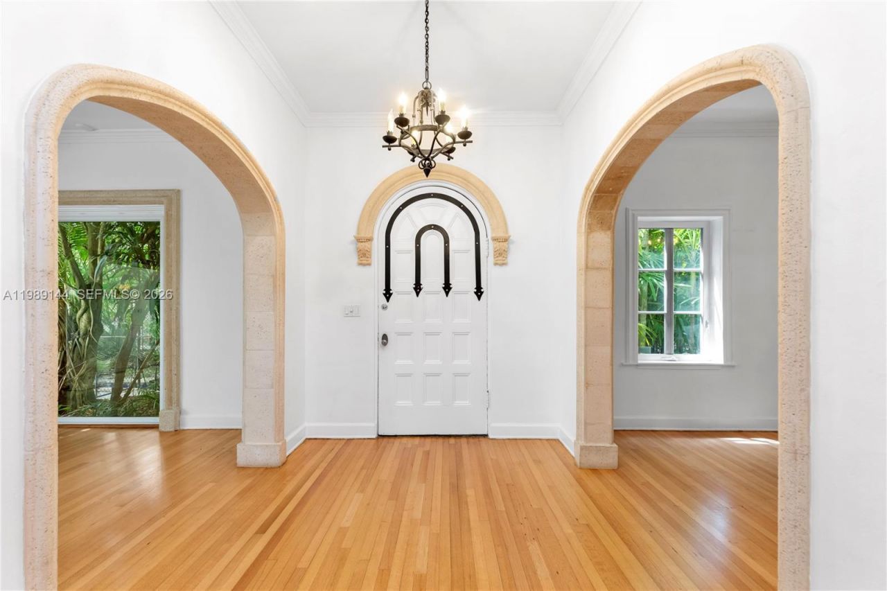 3685 Royal Palm Ave, Miami, FL 33133 Photo