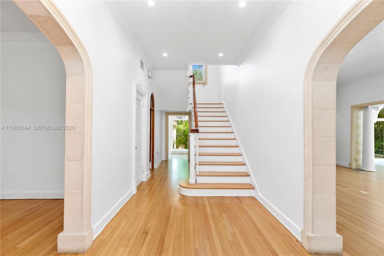 3685 Royal Palm Ave, Miami, FL 33133 Photo