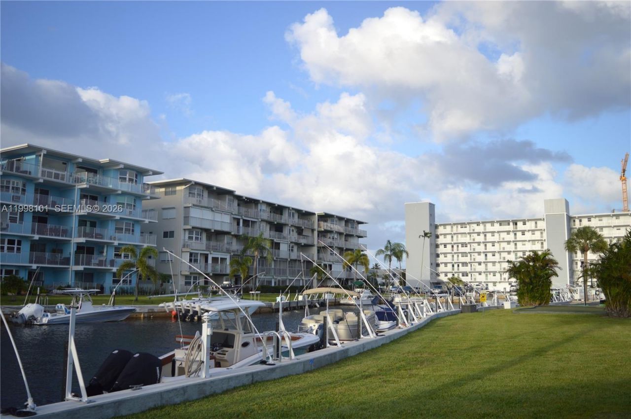 1511 SE 15th Ct, Unit 403, Deerfield Beach, FL 33441 Photo