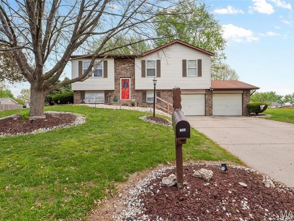 400 Saint Rose Drive, Godfrey, IL 62035