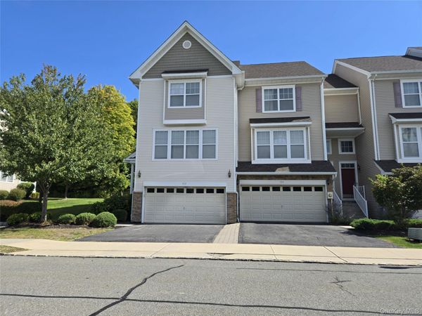 804 Hawthorn Way, New Windsor, NY 12553