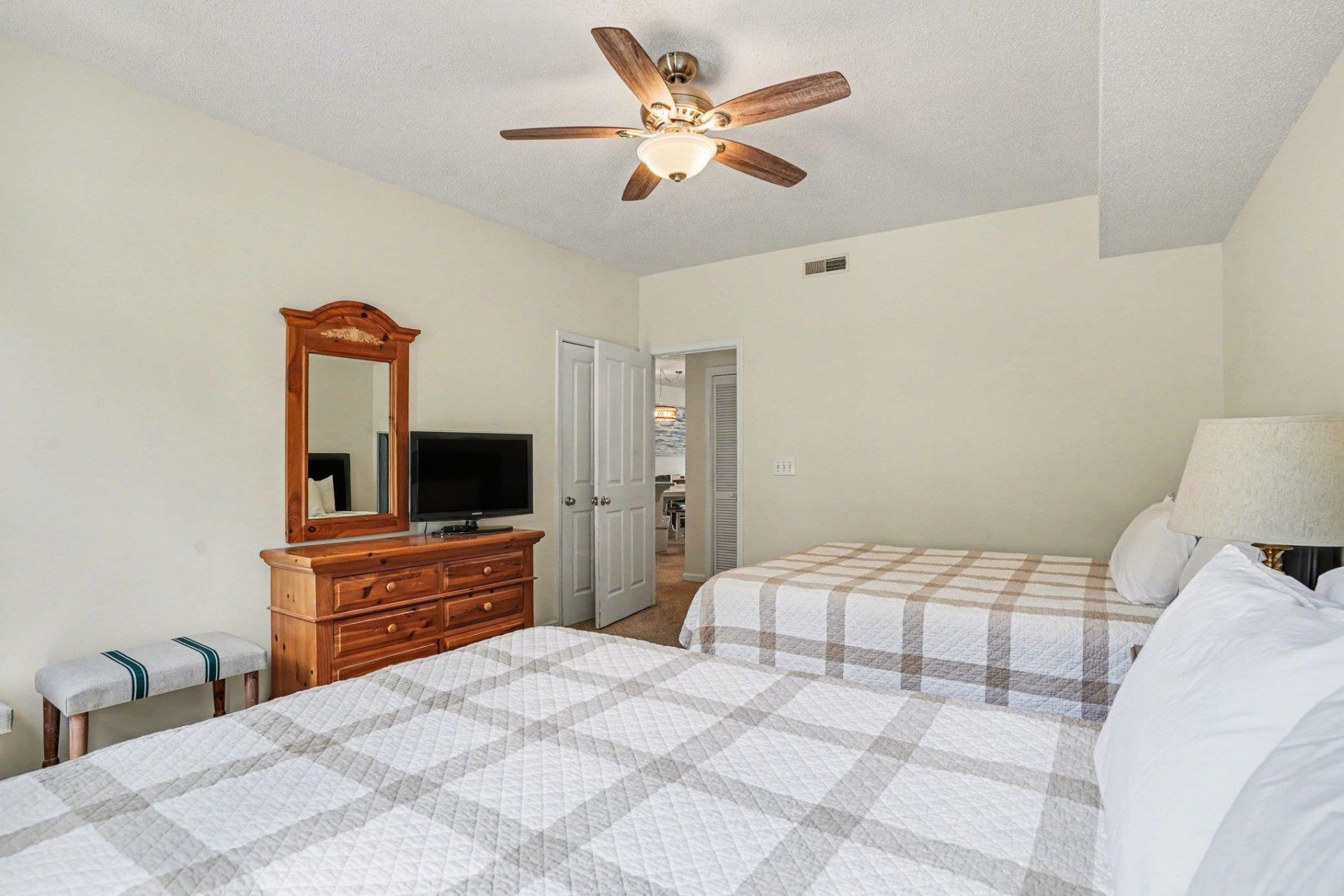 4591 Girvan Dr. Photo 18