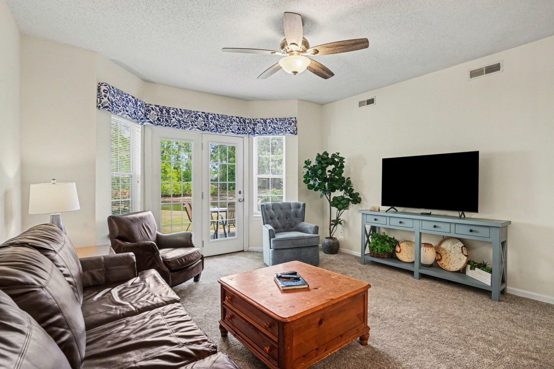 4591 Girvan Dr. Photo 5