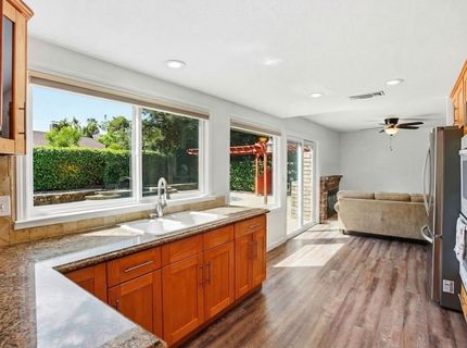 8932 Shady Vista Ct, Elk Grove, CA 95624 Photo