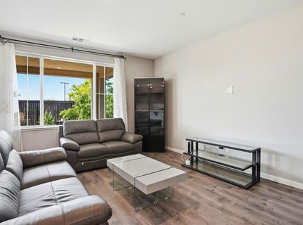 10032 Wagoner Way, Elk Grove, CA 95757 Photo