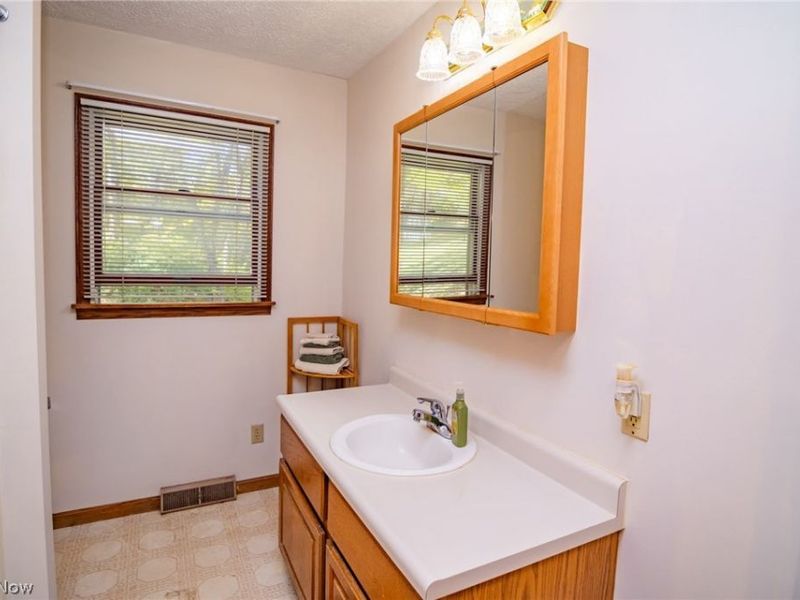 121 Beckett Court, Saint Clairsville, OH 43950 Photo 10