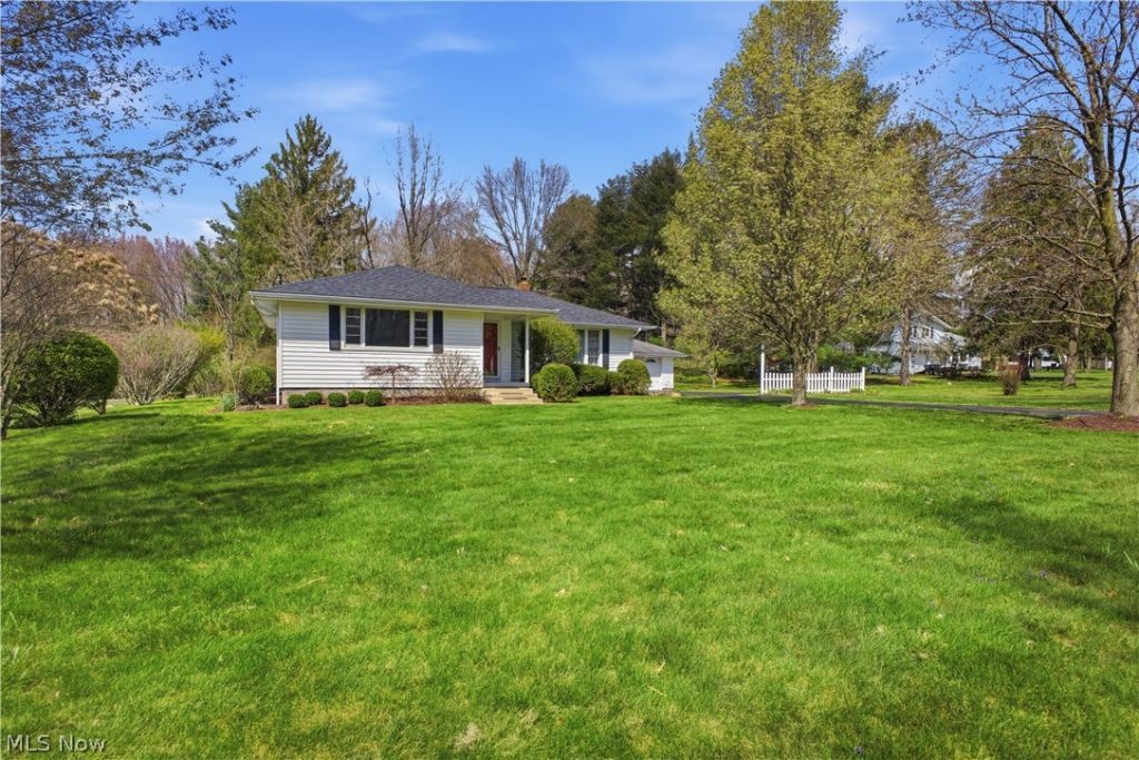 9231 King Graves Road Ne, Warren, OH 44484 Main Photo