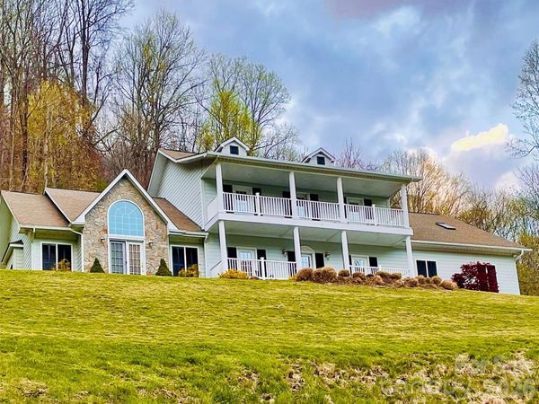 302 Davy Crockett Drive, Maggie Valley, NC 28751